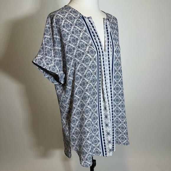 Max Studio Blue/White Boho Floral Print Short Sleeve Blouse Womens Size Medium M - Picture 2 of 9